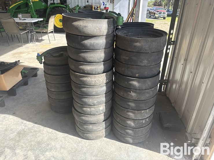 john-deere-planter-gauge-wheels-image-2