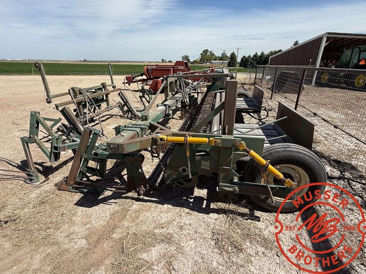 1993-pickett-12-row-bean-cutter-image-4