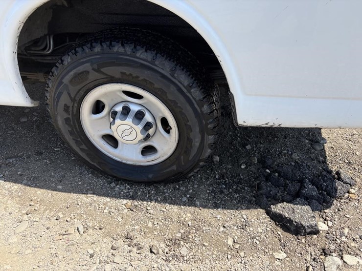 2016-chevrolet-express-3500-image-5