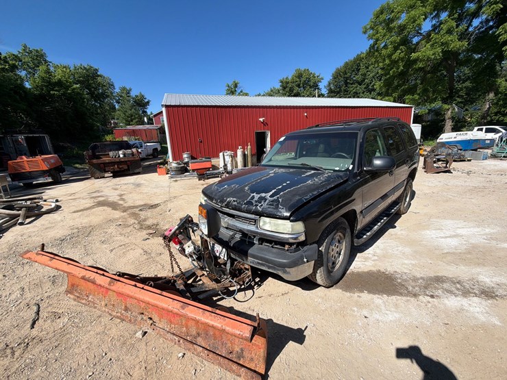 2002-chevrolet-tahoe-image-1