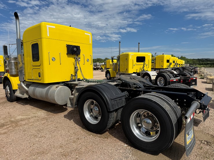 2016-kenworth-t800-image-7