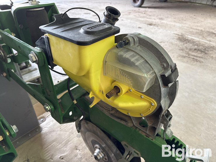 john-deere-planter-row-unit-image-11