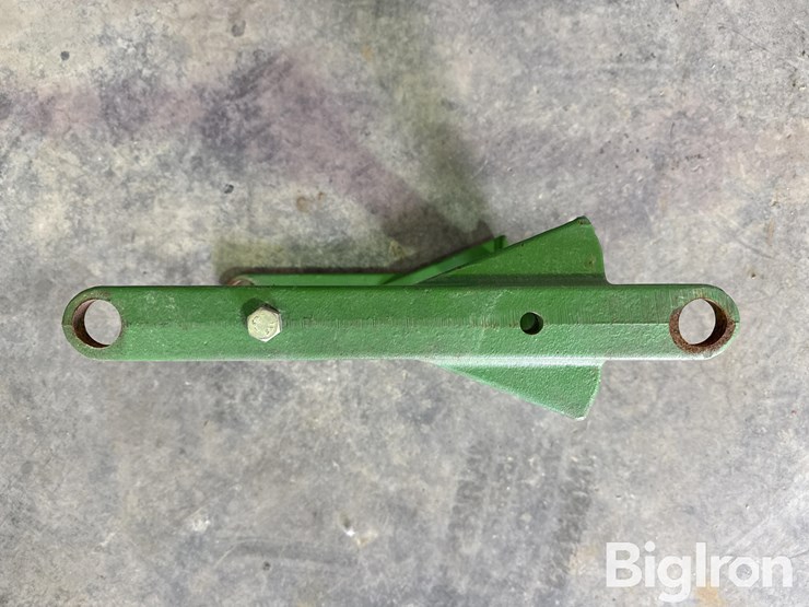 john-deere-planter-lower-parallel-arms-image-6