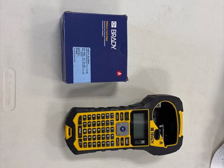 #4031-•-brady-m210-label-maker-with-case-and-ribbon-cartridge-image-3