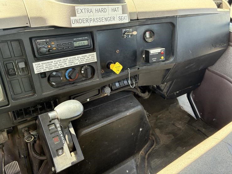 2011-international-4900-image-26