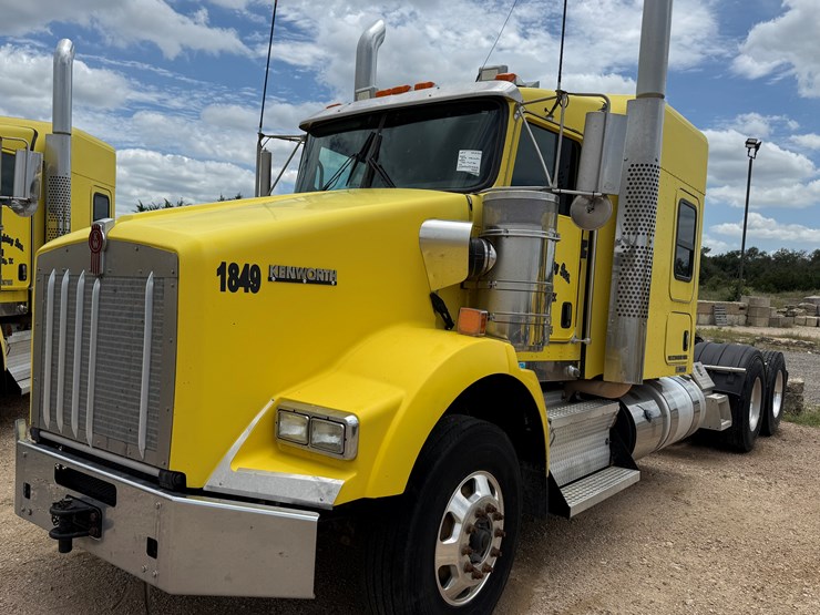 2015-kenworth-t800-image-1