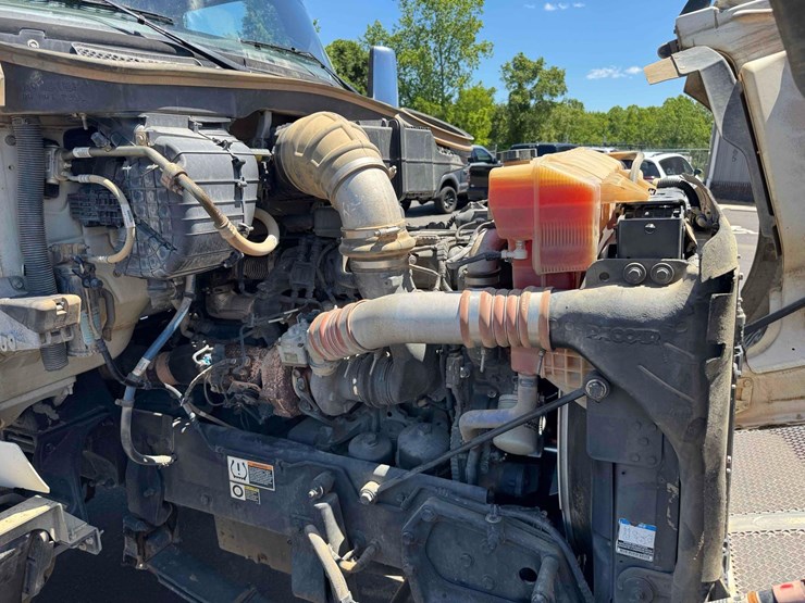 2021-kenworth-t880-image-24