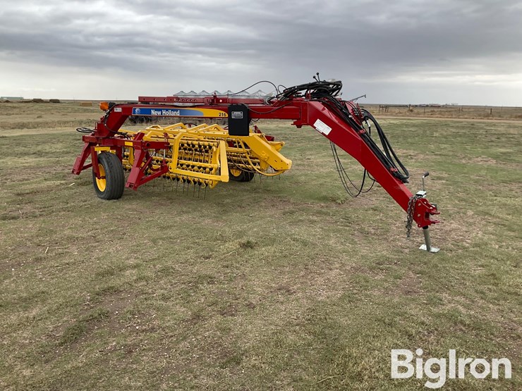 2013-new-holland-216-image-3