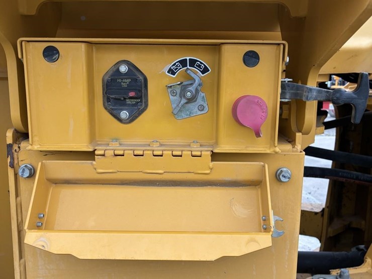2019-deere-624l-image-15