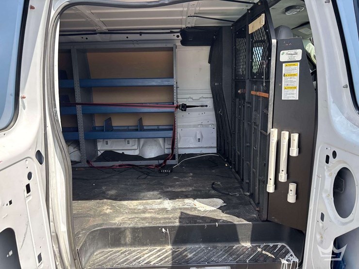 2014-ford-e-150-cargo-van-image-19