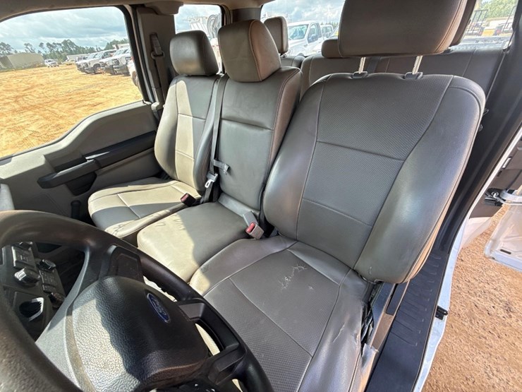 2017-ford-f150-image-13
