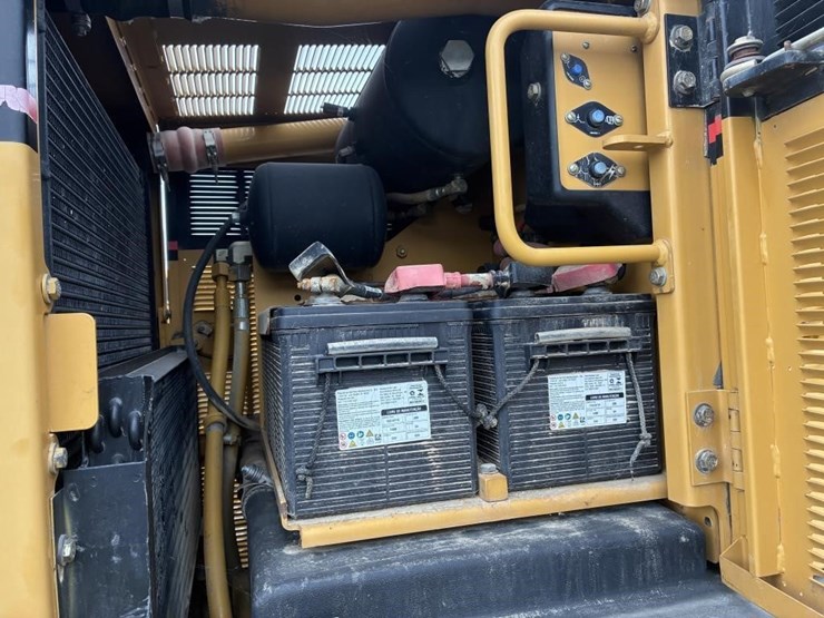 2004-caterpillar-143h-vhp-image-34