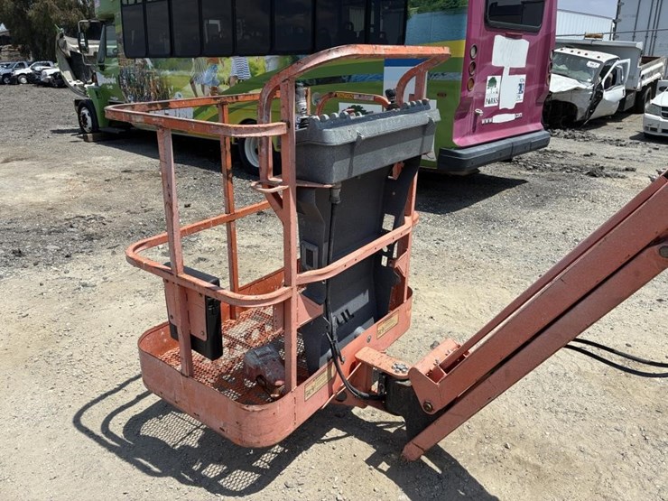 2011-jlg-e400ajpn-image-8