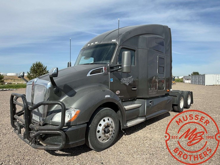 2020-kenworth-t680-image-1