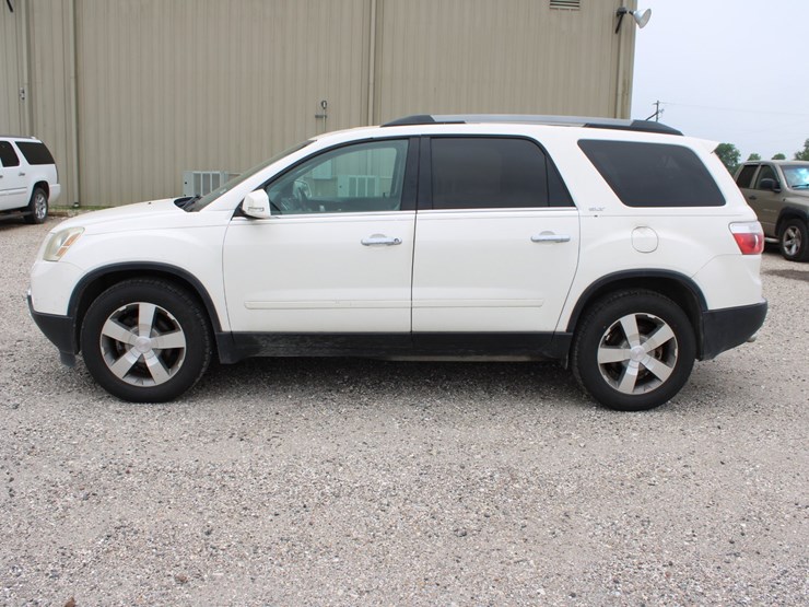 2012-gmc-acadia-image-1