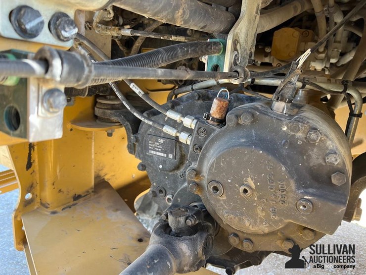 2022-caterpillar-920-image-18