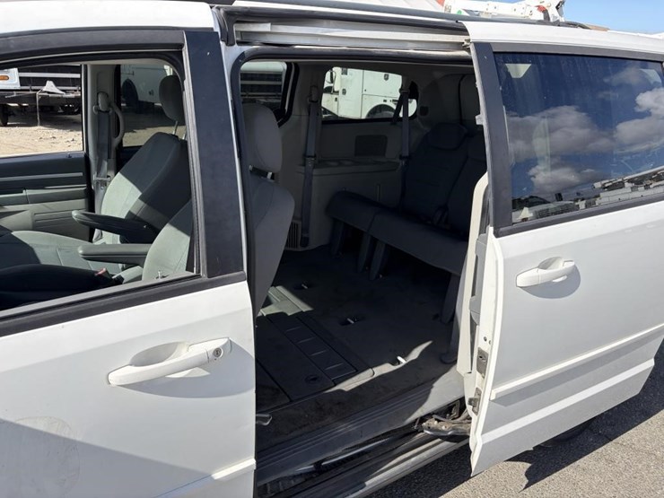 2009-dodge-grand-caravan-se-image-13