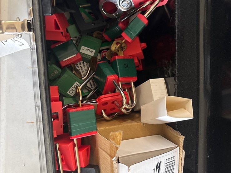 #4043-•-waterloo-tool-box-with-contents-image-1
