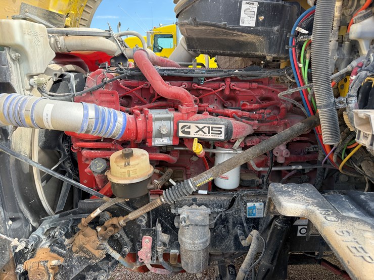 2018-peterbilt-567-image-9