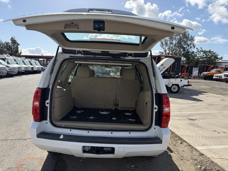 2014-chevrolet-tahoe-lt-image-12