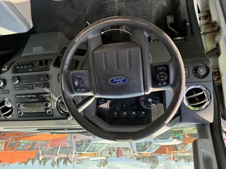 2011-ford-f550-image-13