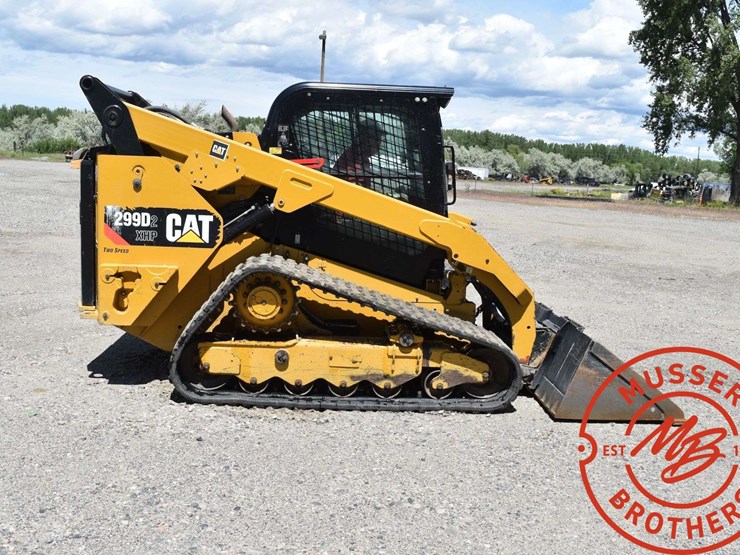 2016-caterpillar-d2-image-11