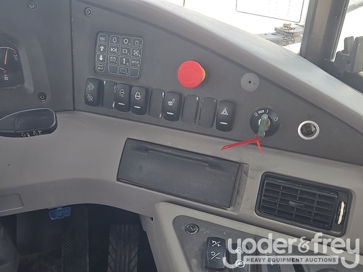 2023-volvo-a25g-image-64