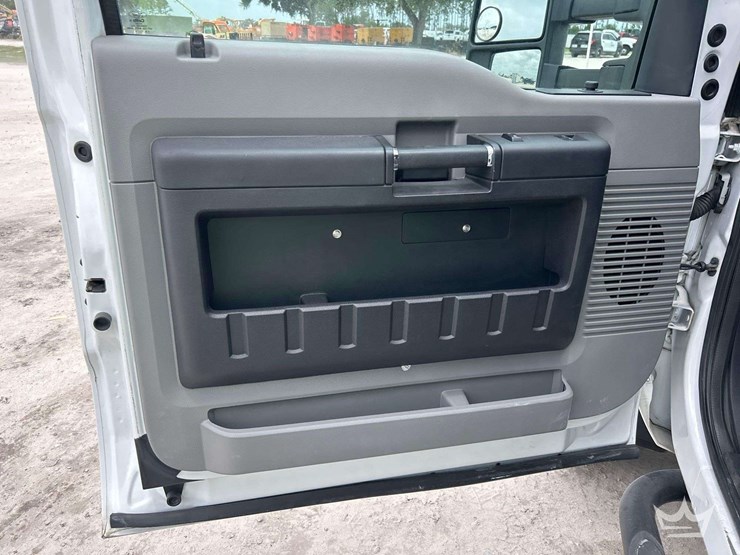 2016-ford-f550-image-11
