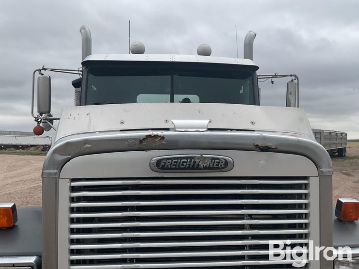 2006-freightliner-fld120-image-10