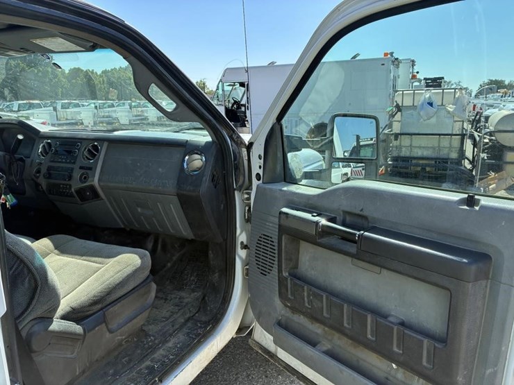 2012-ford-f550-image-11