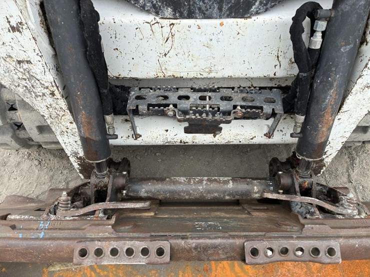 2020-bobcat-t590-image-10