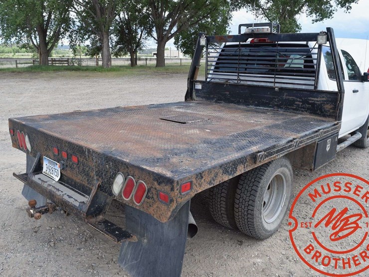 2015-chevrolet-3500-image-26