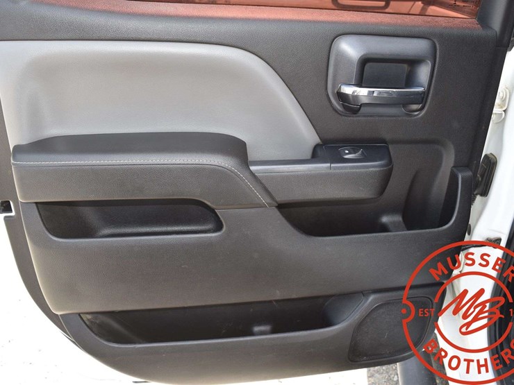 2015-chevrolet-3500-image-47
