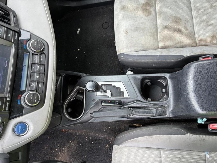 2018-toyota-rav4-image-19