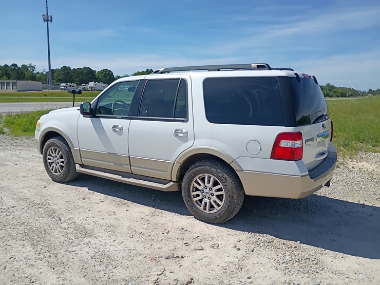 2010-ford-expedition-image-4