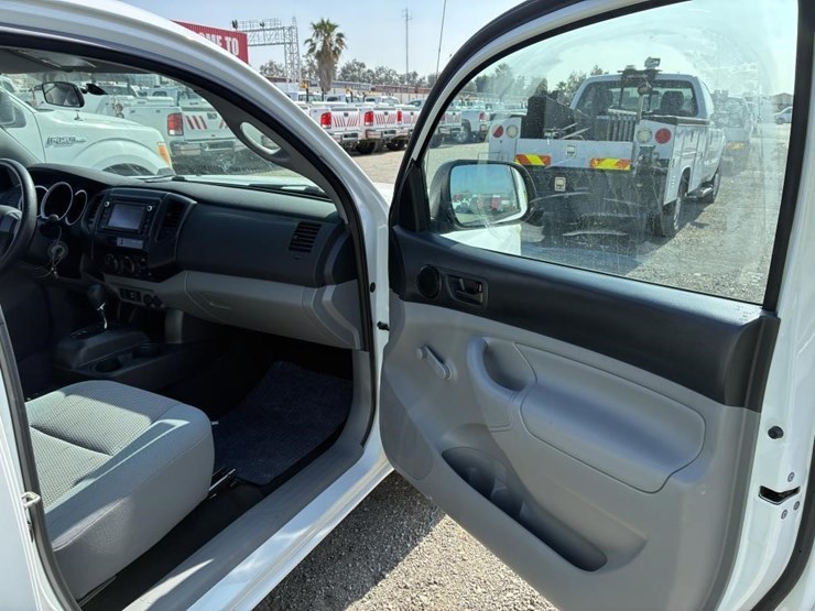 2014-toyota-tacoma-image-9