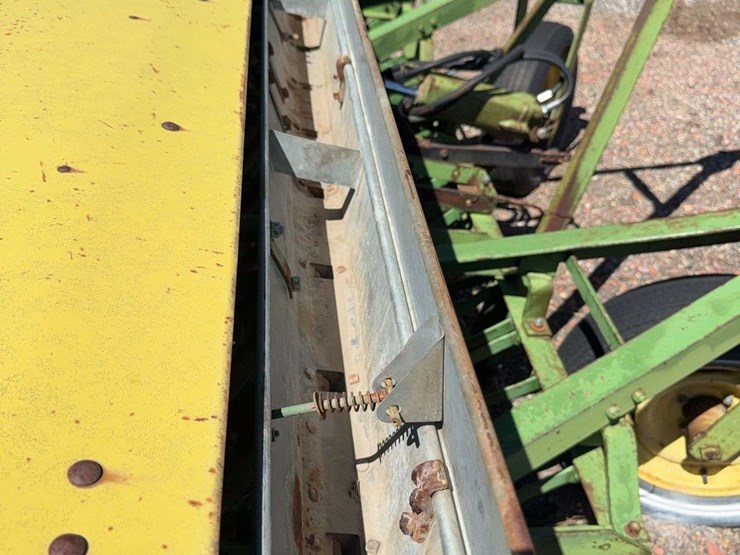john-deere-11-image-12