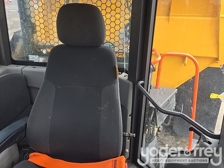 2023-volvo-a25g-image-44