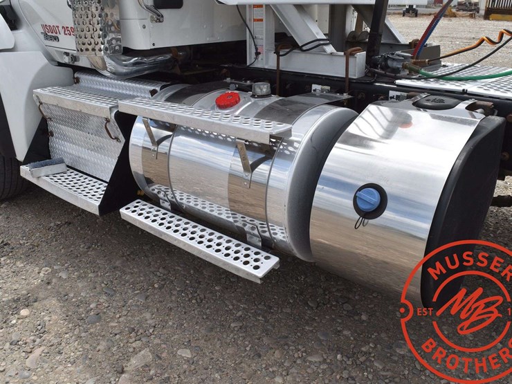 2016-kenworth-t880-image-22