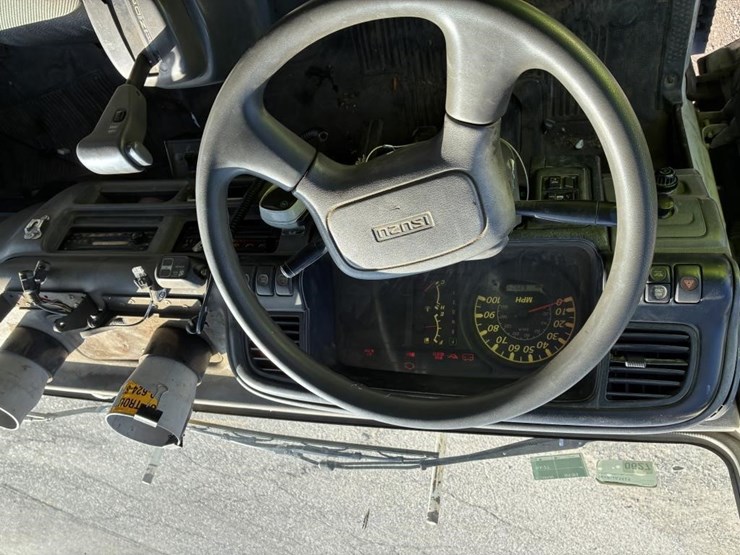 2005-isuzu-nqr-image-10