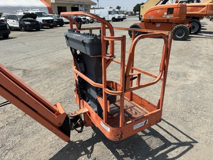 2012-jlg-e400ajpn-image-7