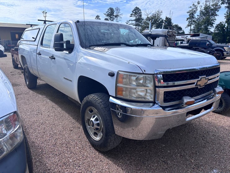 2011-chevrolet-silverado-2500-image-2