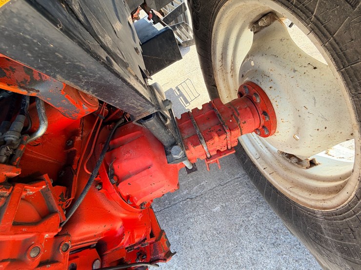 2000-new-holland-ts100-image-88