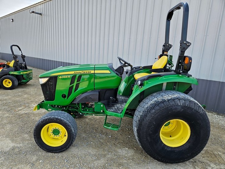 john-deere-4066r-image-2