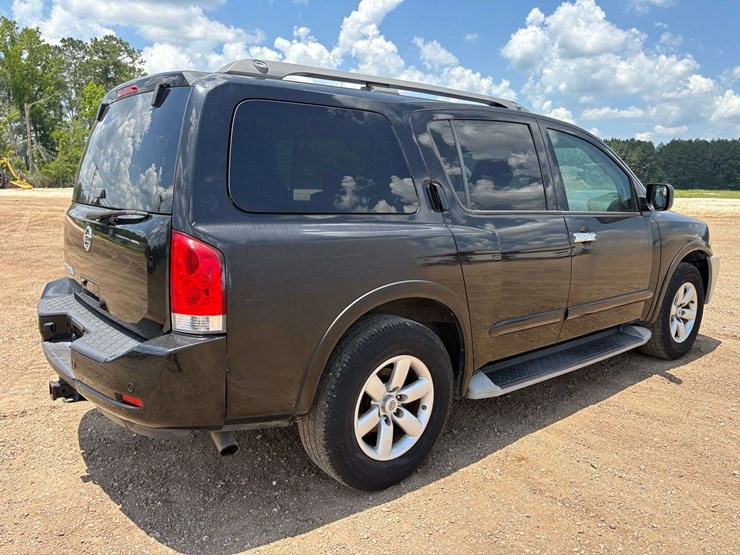 2015-nissan-armada-image-3