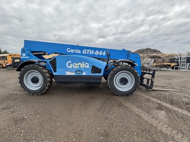 2019-genie-gth844-image-7