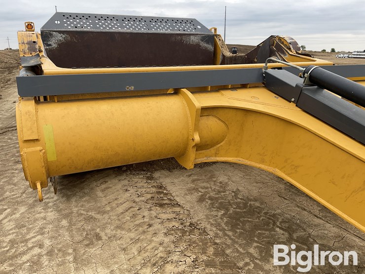 2020-deere-2412e-image-16