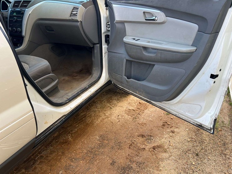2012-chevrolet-traverse-image-30