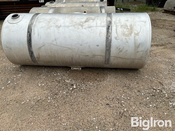 truck-tractor-fuel-tanks-image-16