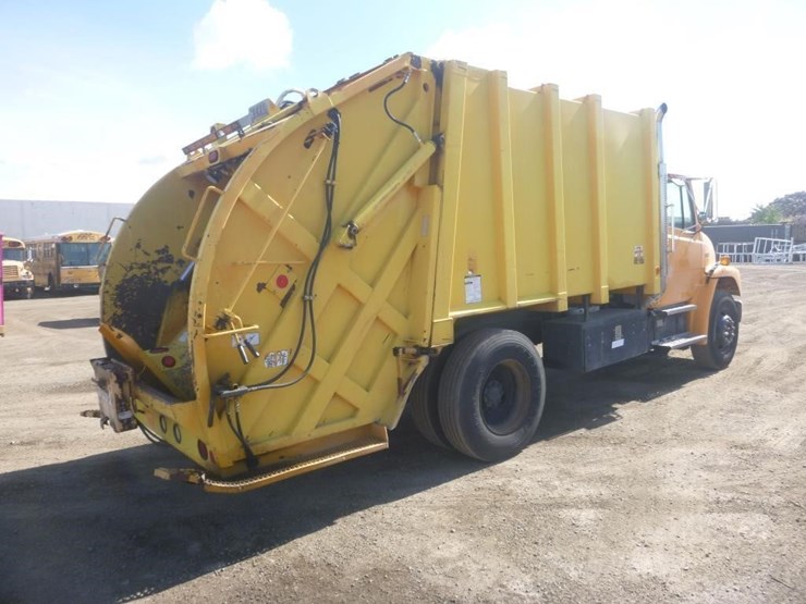 1996-freightliner-fl70-image-3